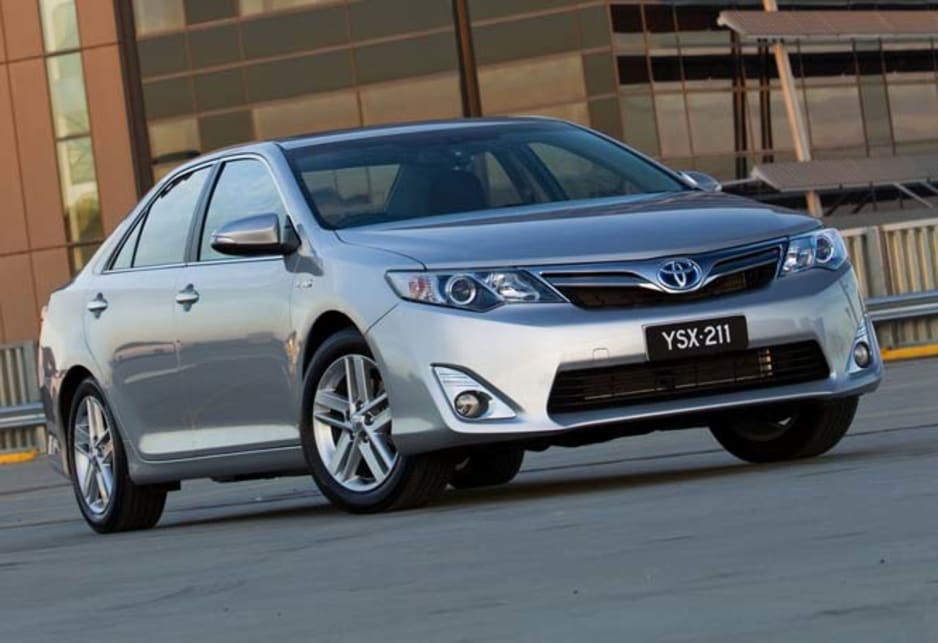 2014 toyota camry hybrid review