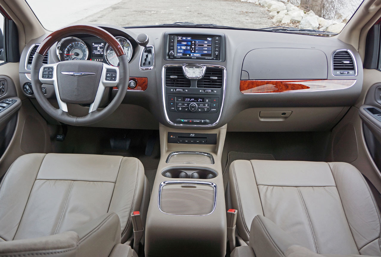 2016 chrysler town & country touring reviews