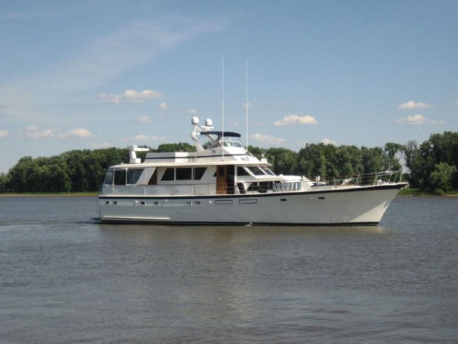 hatteras 70 motor yacht review